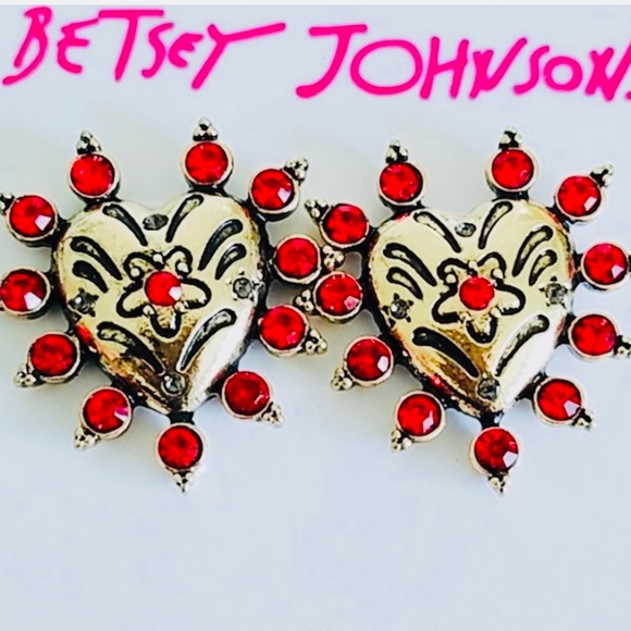 🆕Betsey Johnson Gold-Tone Heart Stud Earrings - Picture 2 of 12
